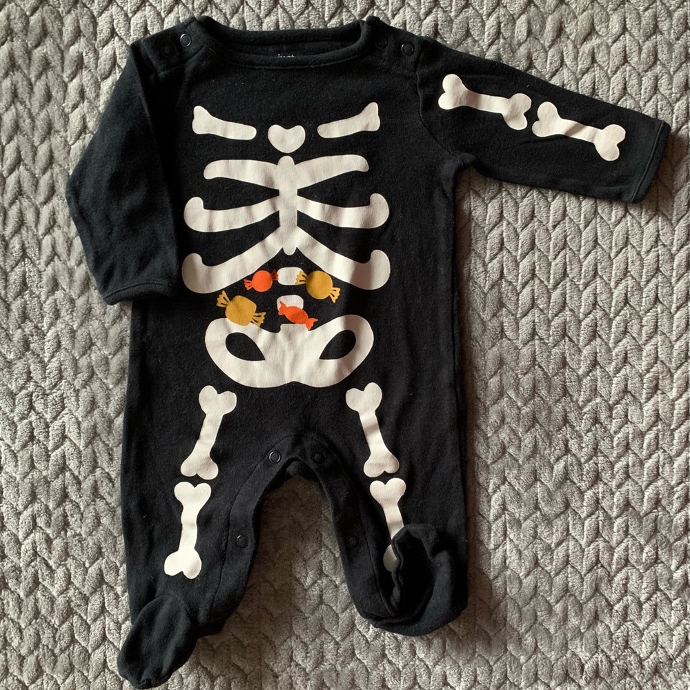 🎃Halloween Glow in the Dark Skeleton Footies from Celebrate Halloween in 0-3M - Picture 1 of 1